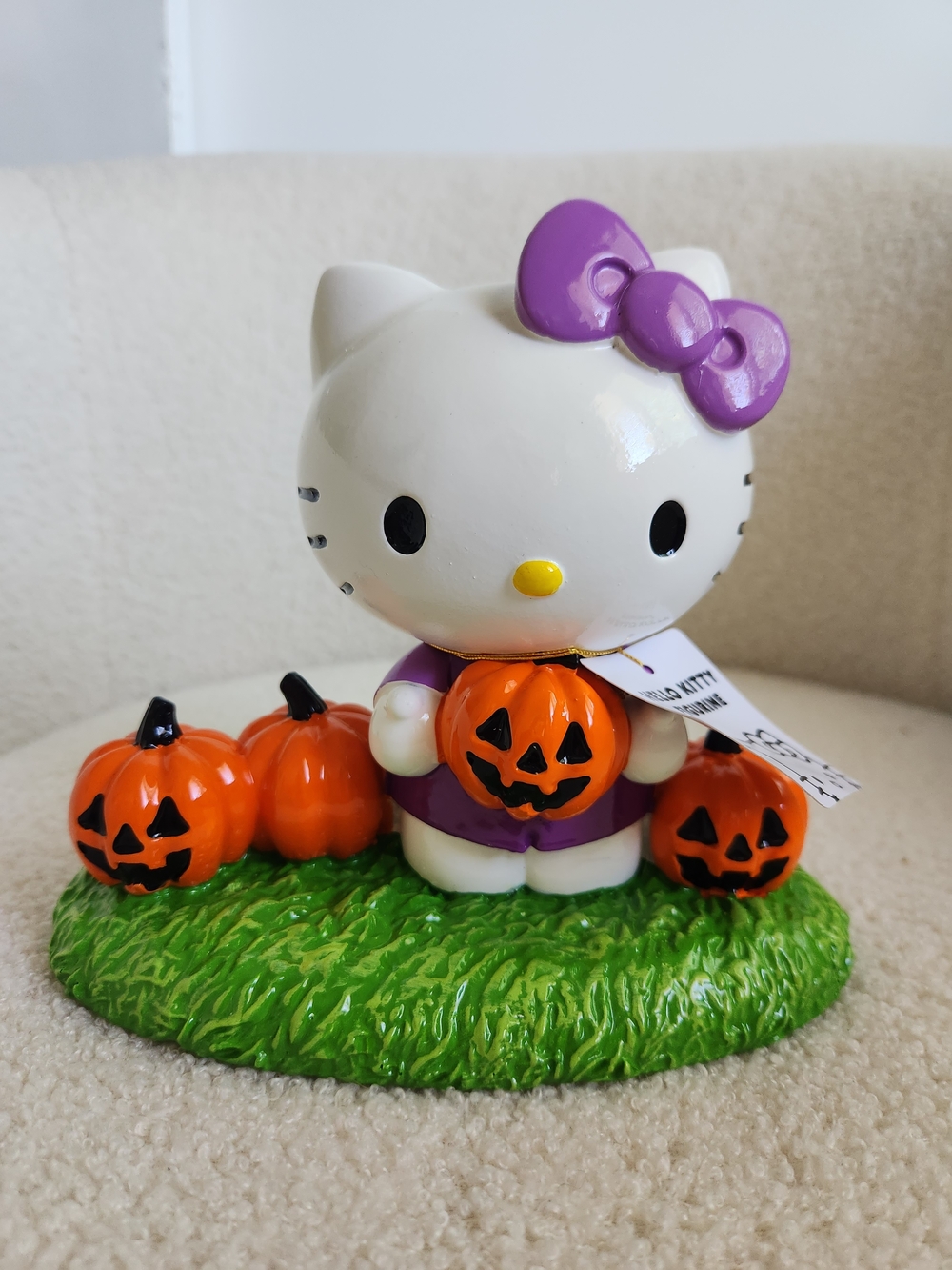 Hello Kitty Purple Bow Halloween Figurine with Pumpkins
